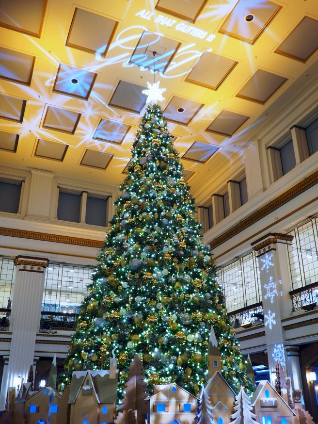 Loving the blue and gold theme for this years tree! 