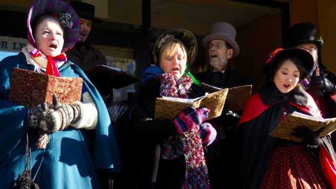 A mini getaway in Oak Park, IL. Christmas in full swing with Home for the Holidays.