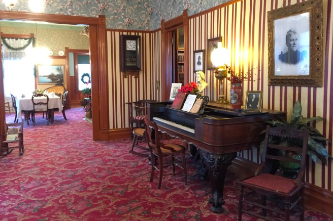 Hemingway Birthplace//Day Trip in Oak Park Illinois//List Maker Picture Taker